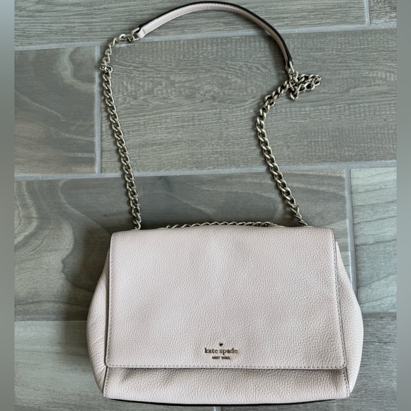 Kate spade adjustable strap flap magnetic closure. Excellent condition - Picture 5 of 6